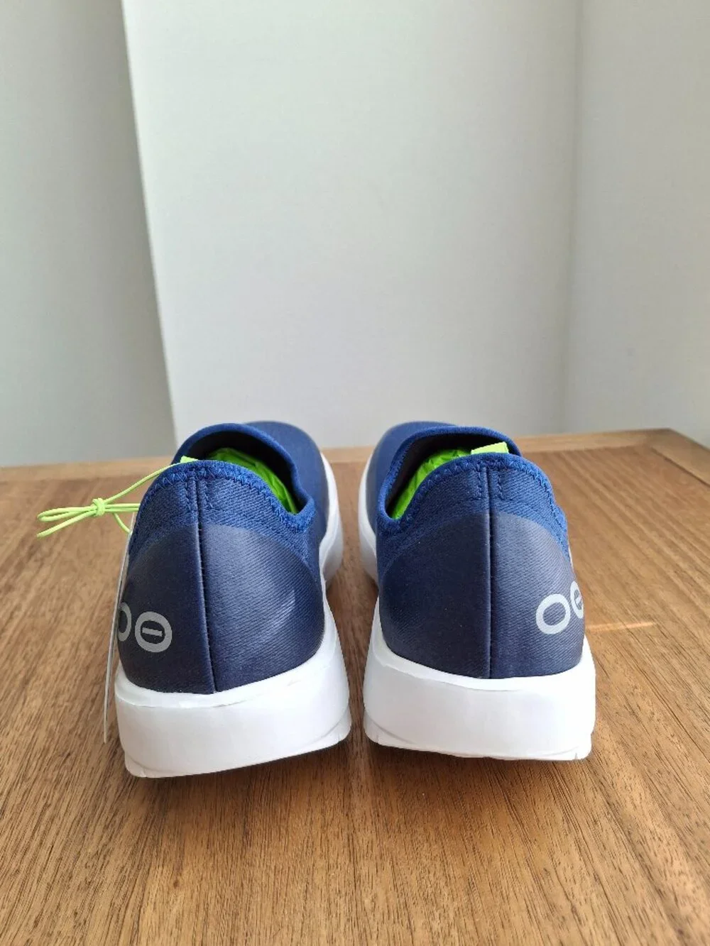 (New) OOFOS – OOmg eeZee Low Recovery Shoes (Navy) – Women's 9